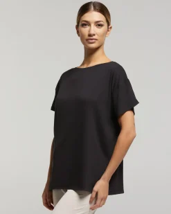 Maglia manica corta scollo barchetta in viscosa sostenibile vestibilità over